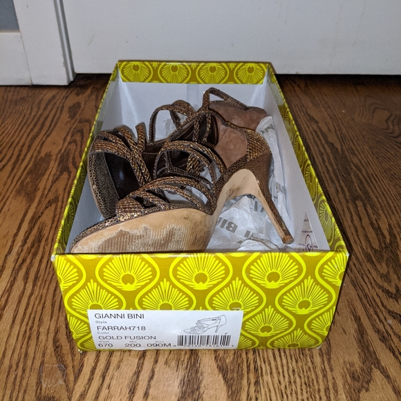 Heels - Picture 4 of 4